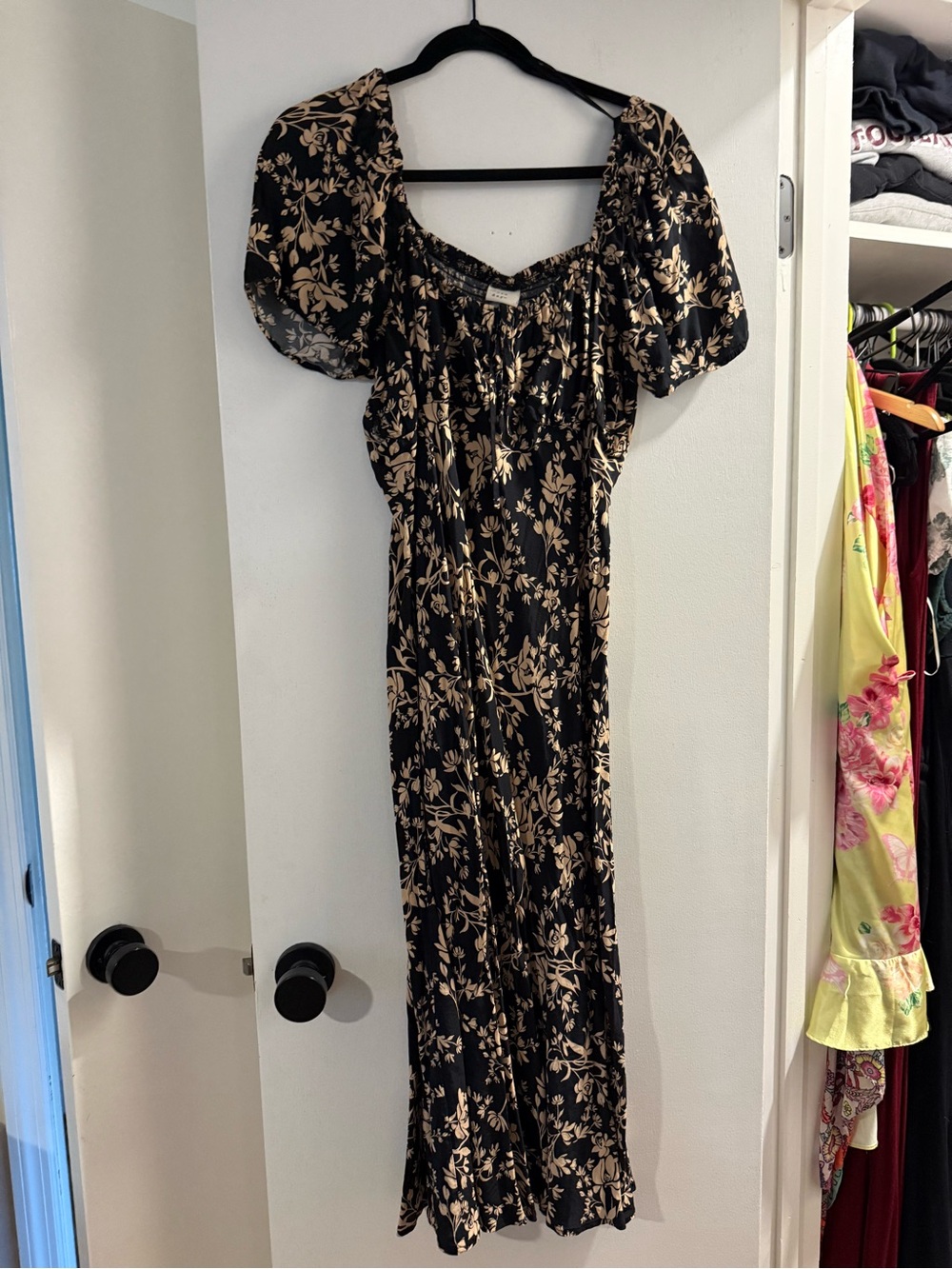 Black and Beige Floral Puff-Sleeve Maxi Dress